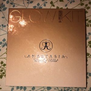 Anastasia Beverly Hills Glow Kit in Sundipped